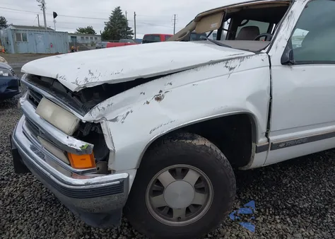 1999 Chevrolet Tahoe Lt from USA, damaged, VIN 1GNEC13R9XJ568109